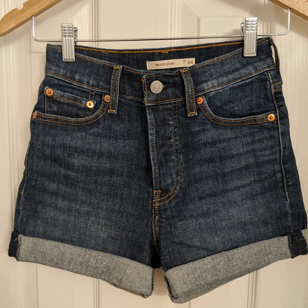 Levi's Highwaist Cuffed Wedgie Short Size 24